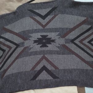 Chic Geometric Charcoal Sweater M/L